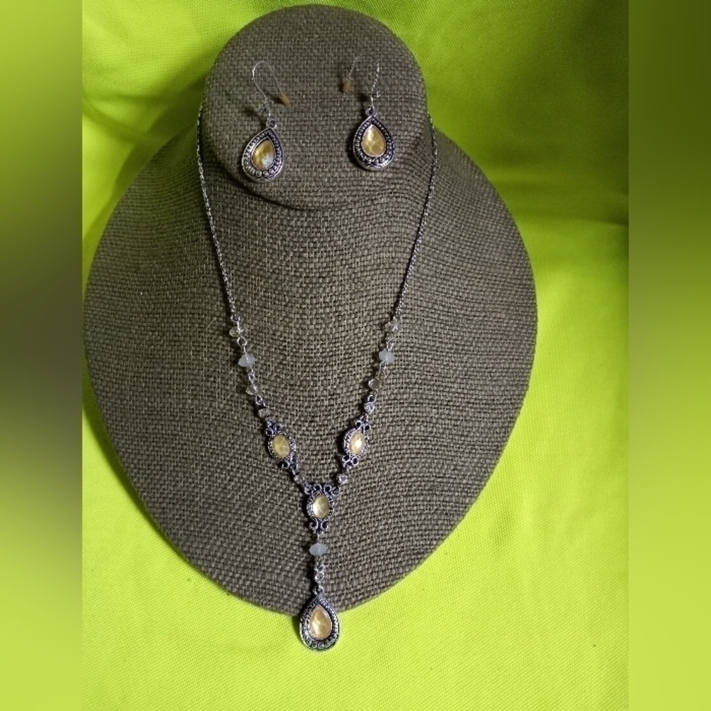 Silvertone yellow faceted Avon necklace Earring set